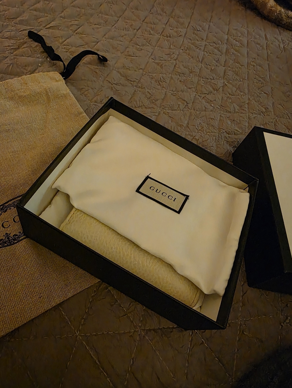 Gucci Interlocking G Bifold Wallet in a beige/LIKE NEW CONDITION/ FULL INCLUSION - Picture 13 of 13